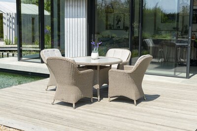 Hazelmere Round 4 Person Table set